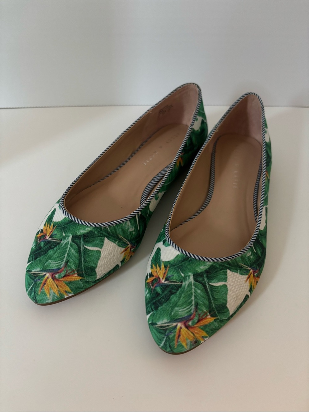 Kelly & Katie GreenTropical Print Women's Ballet Flats Cushioned Size 6